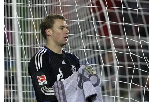 Manuel Neuer: Schalkes Torwart war bei den Gegentoren völlig machtlos. Beim 1:0 und 2:0 konnten Srdjan Lakic und Martin Amedick aus kurzer Distanz mit voller Wucht einköpfen. Beim 3:0 wurde Lakic glänzend freigespielt ...