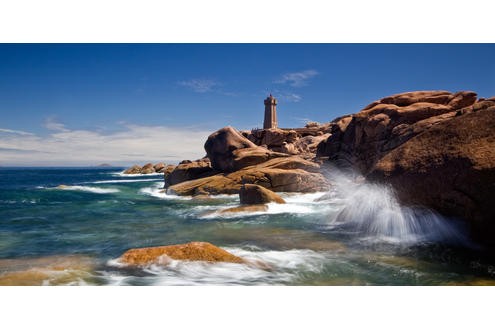 Leserkalender 2011 Gewinner Motive Juni: Auf Granit gebissen: An der bretonischen Nordküste Frankreichs ragen Granitkolosse weit ins Meer hinein. Aufgrund ihrer Farbe wird der Abschnitt auch „rosafarbene Granitküste” genannt. Foto: Kai Süselbeck 