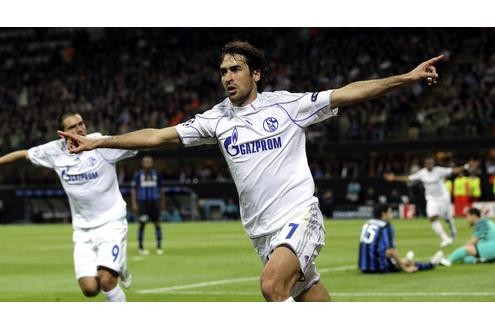 Schalke gewann 5:2 in Mailand und steht so gut wie sicher im Halbfinale der Champions League.