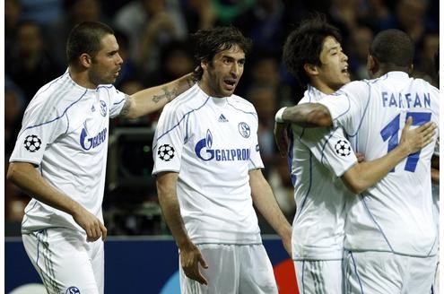 Schalke gewann 5:2 in Mailand und steht so gut wie sicher im Halbfinale der Champions League.