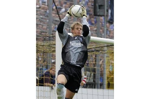 Manuel Neuer ist auf Grund seiner natürlichen Art der Schalker Fan-Liebling. Durch seine konstant starken Leistungen begehrt ihn aber auch die Konkurrenz.