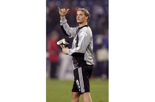 Manuel Neuer ist auf Grund seiner natürlichen Art der Schalker Fan-Liebling. Durch seine konstant starken Leistungen begehrt ihn aber auch die Konkurrenz.