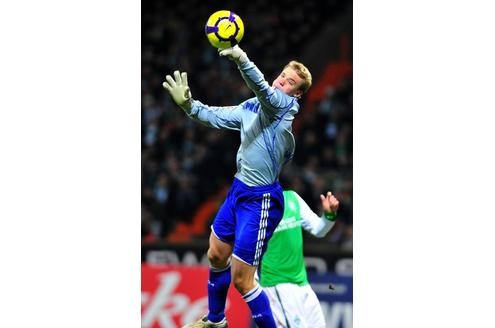 Manuel Neuer ist auf Grund seiner natürlichen Art der Schalker Fan-Liebling. Durch seine konstant starken Leistungen begehrt ihn aber auch die Konkurrenz.