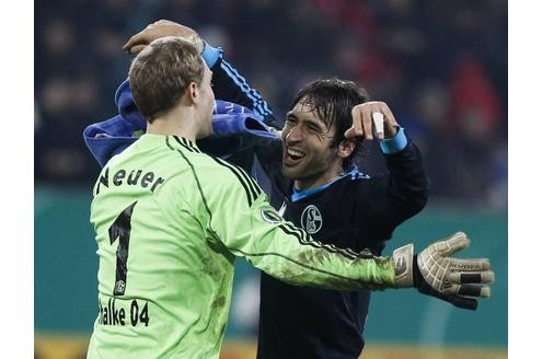 Manuel Neuer ist auf Grund seiner natürlichen Art der Schalker Fan-Liebling. Durch seine konstant starken Leistungen begehrt ihn aber auch die Konkurrenz.