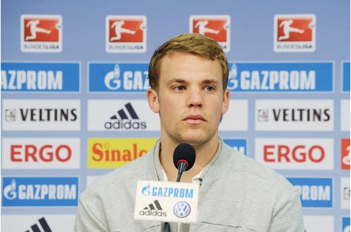 Manuel Neuer ist auf Grund seiner natürlichen Art der Schalker Fan-Liebling. Durch seine konstant starken Leistungen begehrt ihn aber auch die Konkurrenz.