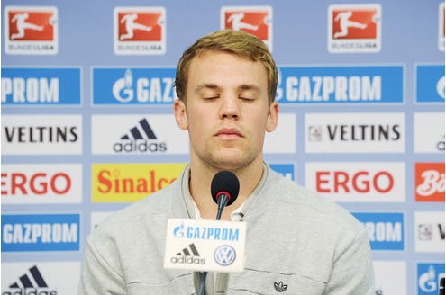 Manuel Neuer ist auf Grund seiner natürlichen Art der Schalker Fan-Liebling. Durch seine konstant starken Leistungen begehrt ihn aber auch die Konkurrenz.