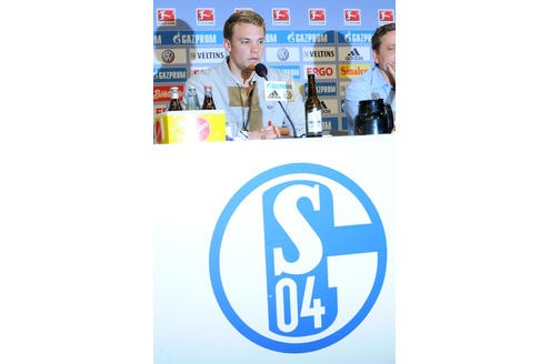 Manuel Neuer ist auf Grund seiner natürlichen Art der Schalker Fan-Liebling. Durch seine konstant starken Leistungen begehrt ihn aber auch die Konkurrenz.