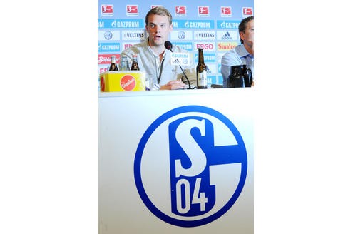 Manuel Neuer ist auf Grund seiner natürlichen Art der Schalker Fan-Liebling. Durch seine konstant starken Leistungen begehrt ihn aber auch die Konkurrenz.