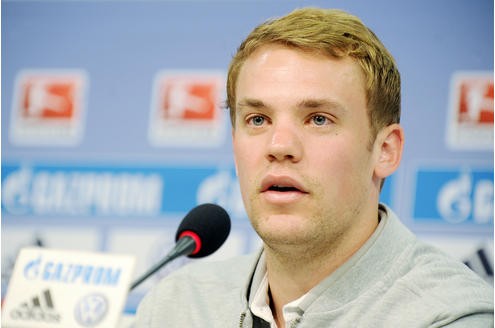 Manuel Neuer ist auf Grund seiner natürlichen Art der Schalker Fan-Liebling. Durch seine konstant starken Leistungen begehrt ihn aber auch die Konkurrenz.