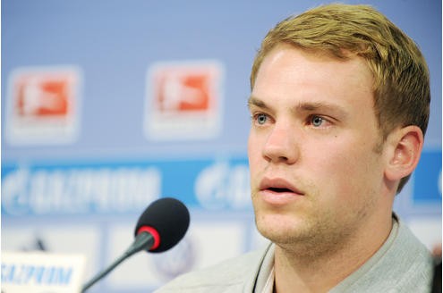 Manuel Neuer ist auf Grund seiner natürlichen Art der Schalker Fan-Liebling. Durch seine konstant starken Leistungen begehrt ihn aber auch die Konkurrenz.