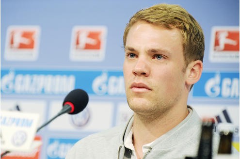 Manuel Neuer ist auf Grund seiner natürlichen Art der Schalker Fan-Liebling. Durch seine konstant starken Leistungen begehrt ihn aber auch die Konkurrenz.