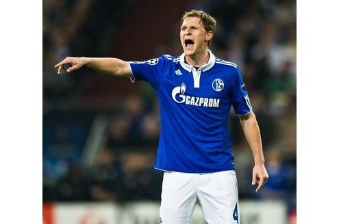 Benedikt Höwedes: Der Innenverteidiger sah beim 0:1 durch Milewoje Novakovic ganz schlecht aus, als er bei der Flanke von außen falsch ...