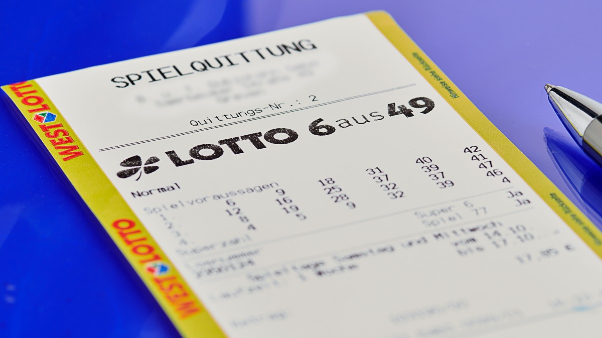 Schöne Bescherung kurz vor Weihnachten: Ein Internet-Tipper aus dem Raum Bochum gewinnt mit sechs Richtigen bei LOTTO 6aus49 rund 1,6 Millionen Euro.