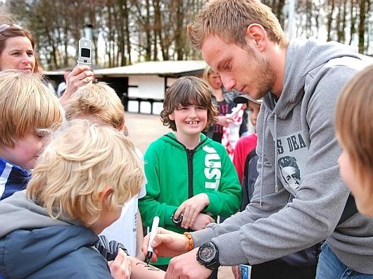 Sein Autogramm ist begehrt: Ivan Rakitic.