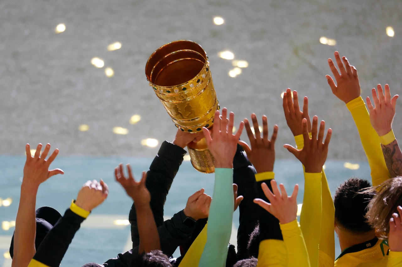 Borussia Dortmund tritt im Pokal gegen Wehen Wiesbaden an.