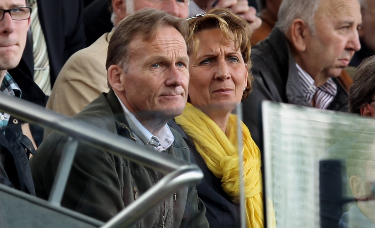 Hans-Joachim Watzke in Wuppertal beim Spiel der zweiten Mannschaft des BVB.