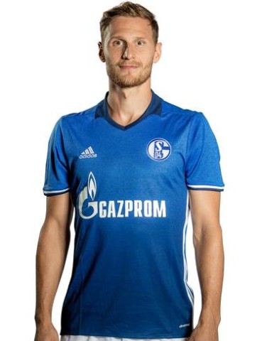 Benedikt Höwedes ist trägt bei Schalke 04 die Kapitänsbinde. 