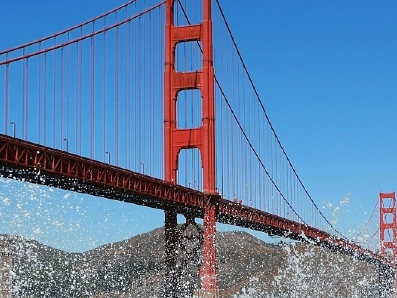 Die Golden Gate Bridge in Californien war lange die längste Hängebrücke der Welt.