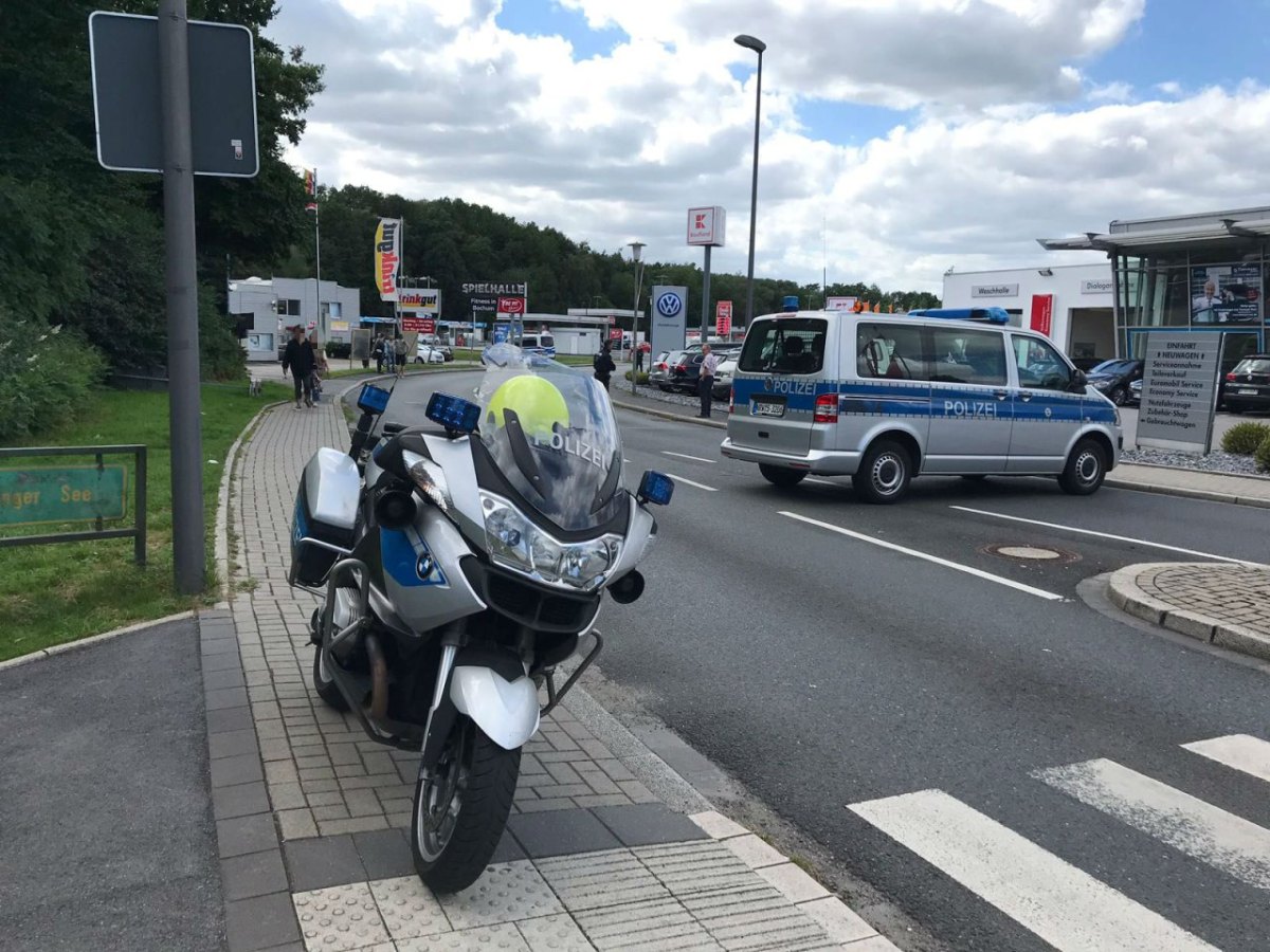 Bochum Kaufland evakuiert.jpg