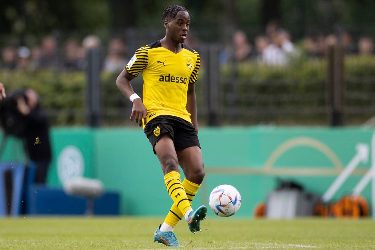 Borussia Dortmund schaut mit Sorge auf die U19-EM. Jamie Bynoe-Gittens hat sich nämlich wohl verletzt.