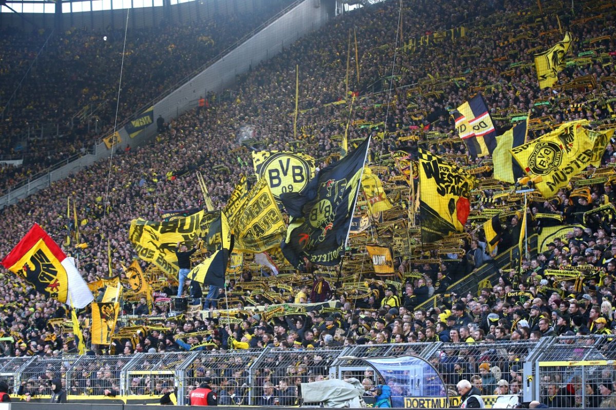 Borussia-Dortmund-Fans.jpg