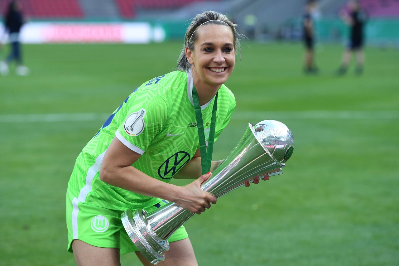 Lena Goeßling und der VfL Wolfsburg gehen als Titelverteidiger in die Saison.