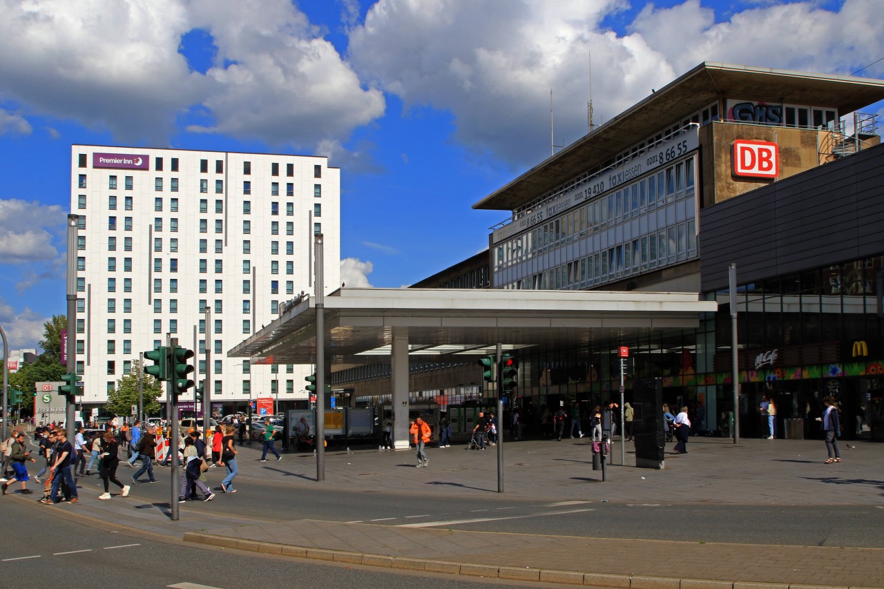 Pendler, die die Deutsche Bahn in Essen nutzen, müssen sich künftig auf Umleitungen und Zugausfälle einstellen. (Archivbild)