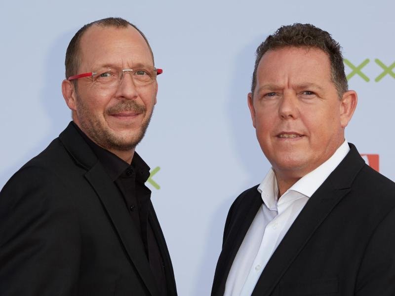 Die Polizisten Thomas Weinkauf (Harry, l) und Torsten Heim (Toto)verstehen sich nicht mehr so gut wie früher.