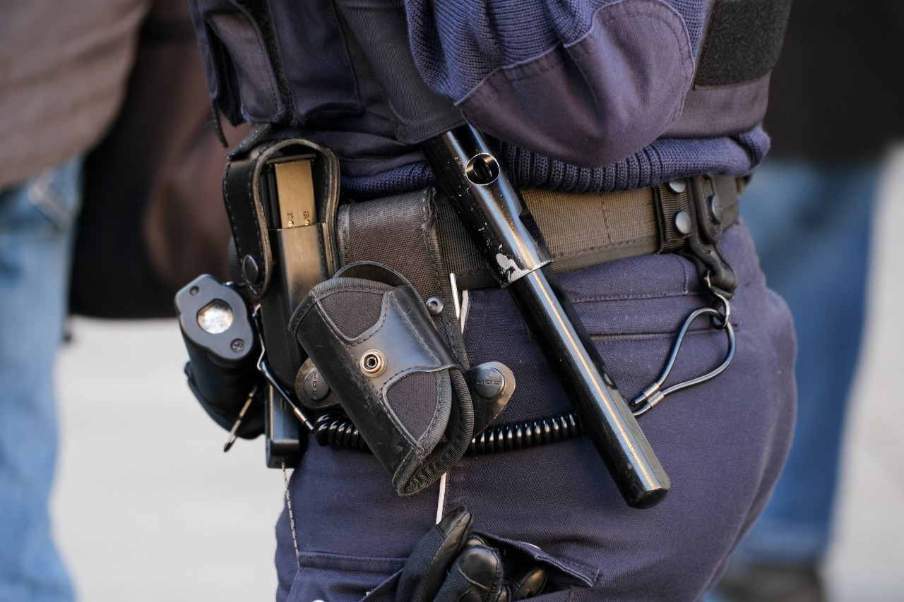 Die Polizei hat in Dortmund mit dem Taser-Gebrauch gedroht – und einen Pöbler zum Schweigen gebracht. (Symbolfoto)