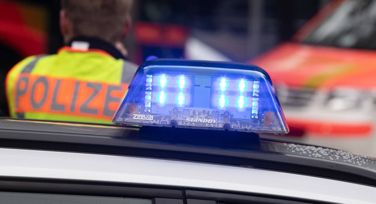 Dortmund: Ein Jugendlicher hat einen Mann in einem Kleingarten mit einem Messer angegriffen. Die Polizei bittet um Hinweise. (Symbolbild)