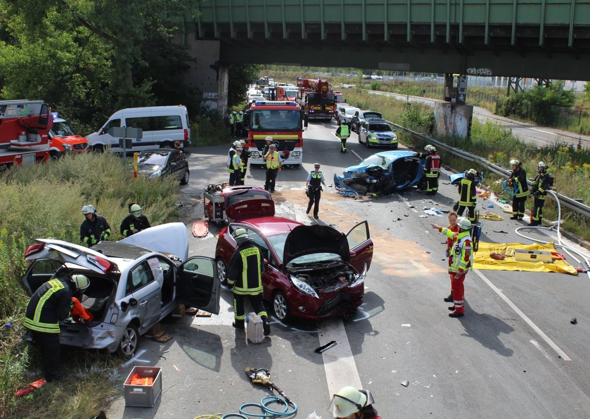 Dortmund Unfall Stau.jpg