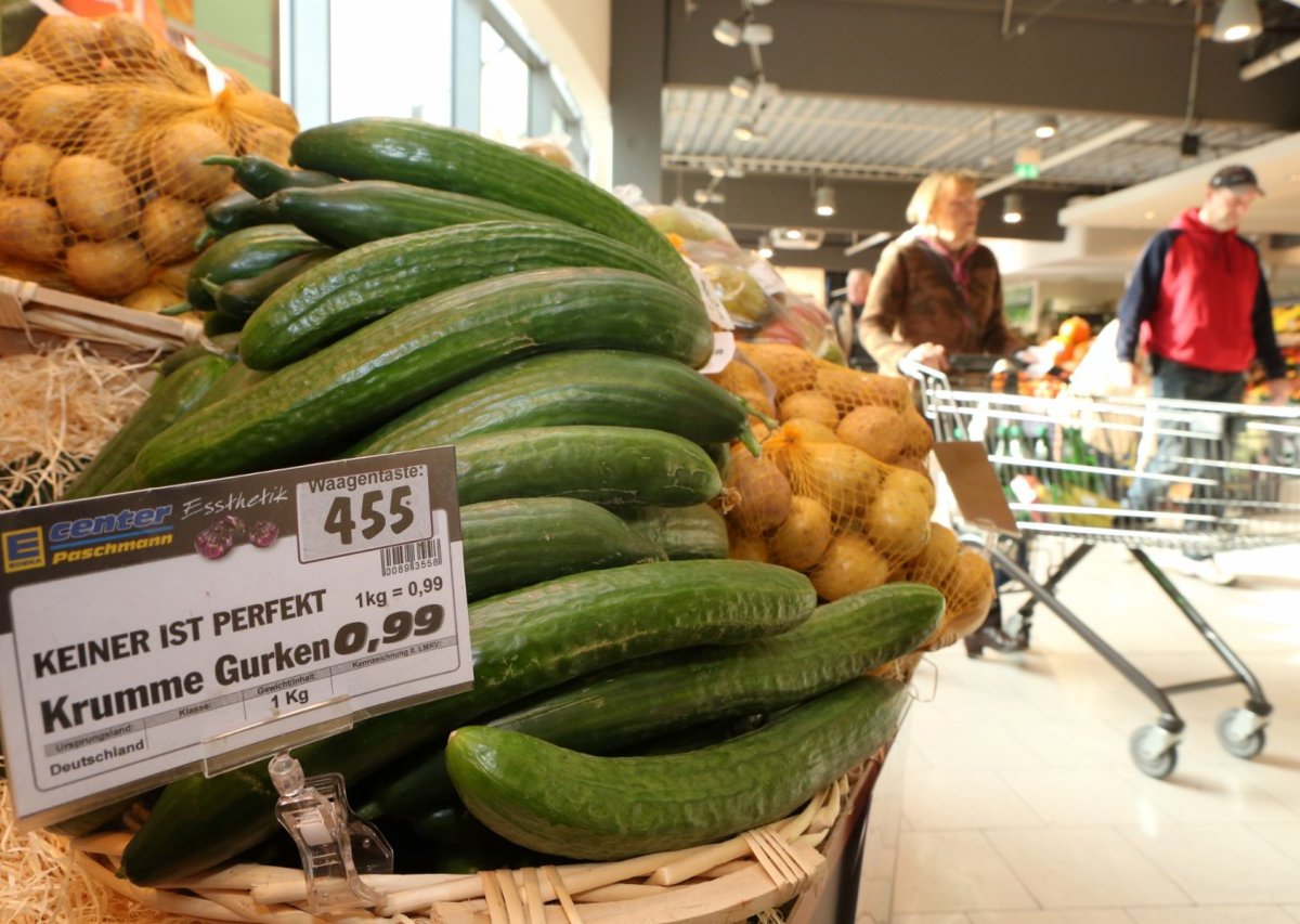 Edeka Paschmann in Düsseldorf verkauft krummes Gemüse.JPG