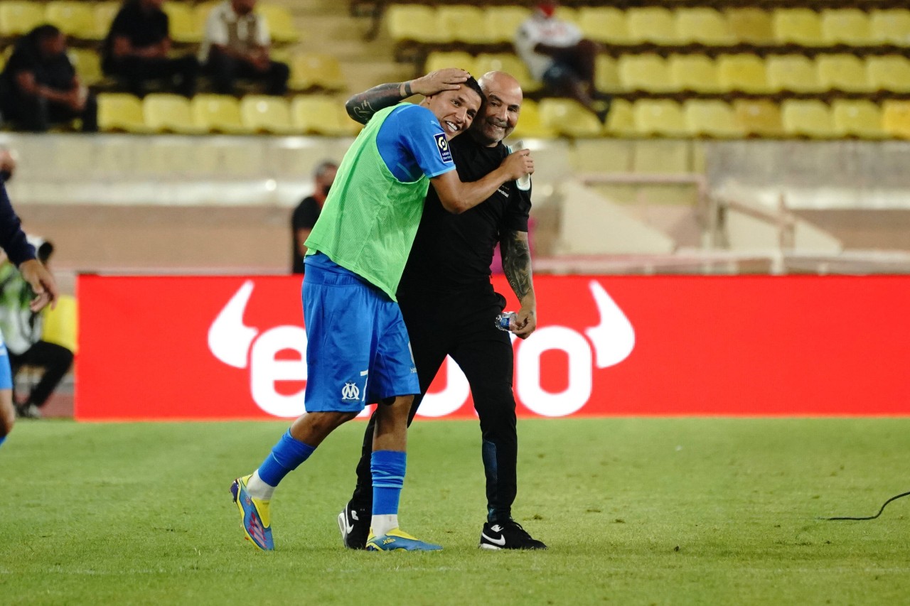 Anfangs ließ Marseille-Trainer Jorge Sampaoli (r.) Schalke-Leihgabe Amine Harit (l.) noch ran, mittlerweile verbringt der Marokkaner die meiste Zeit auf der Bank.