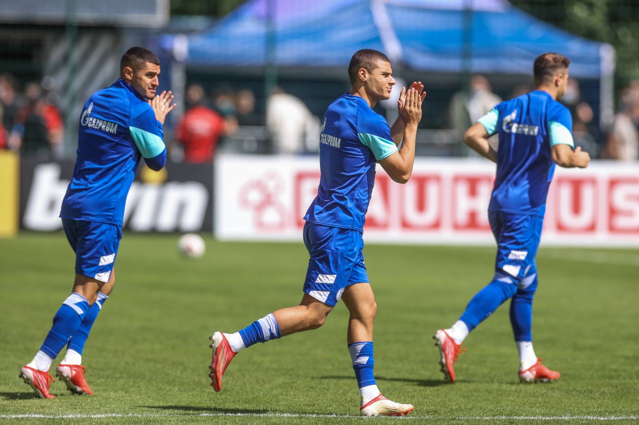 Can Bozdogan (r.) aktuell an Besiktas verliehen, könnte den FC Schalke 04 verlassen.