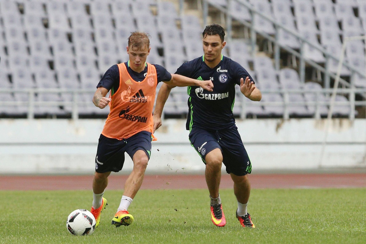 Kaan Ayhan (r.) träumt von einer Rückkehr zum FC Schalke 04.