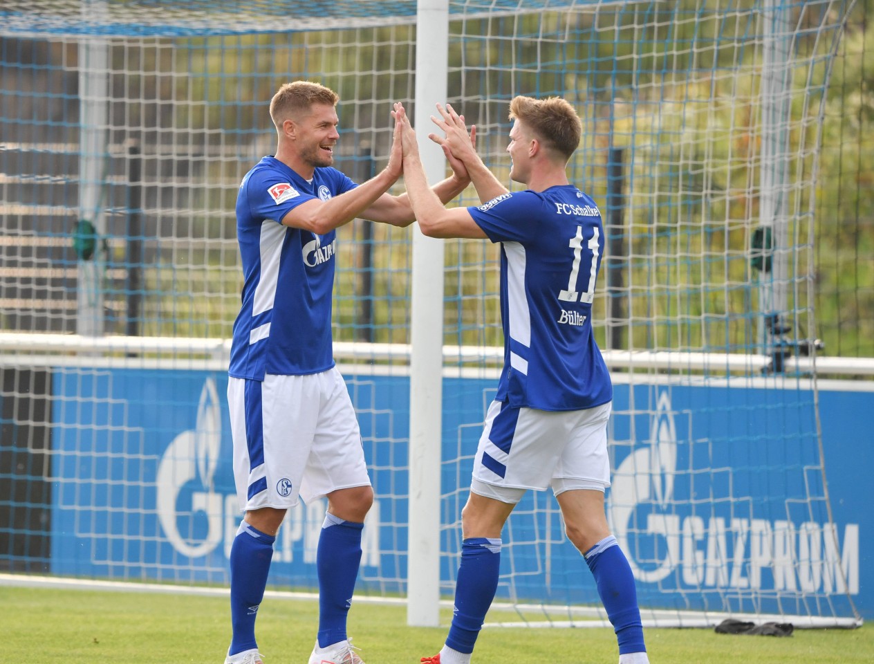 FC Schalke 04: Neuzugänge Simon Terodde (l.) und Marius Bülter können im Sturm überzeugen.