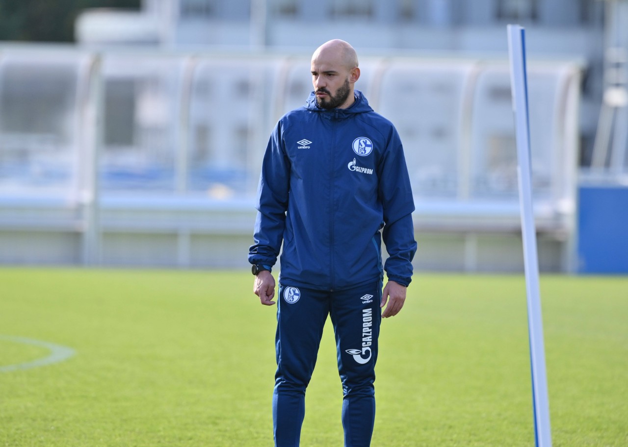 FC Schalke 04: Onur Cinel trainiert die U17 der Knappen.