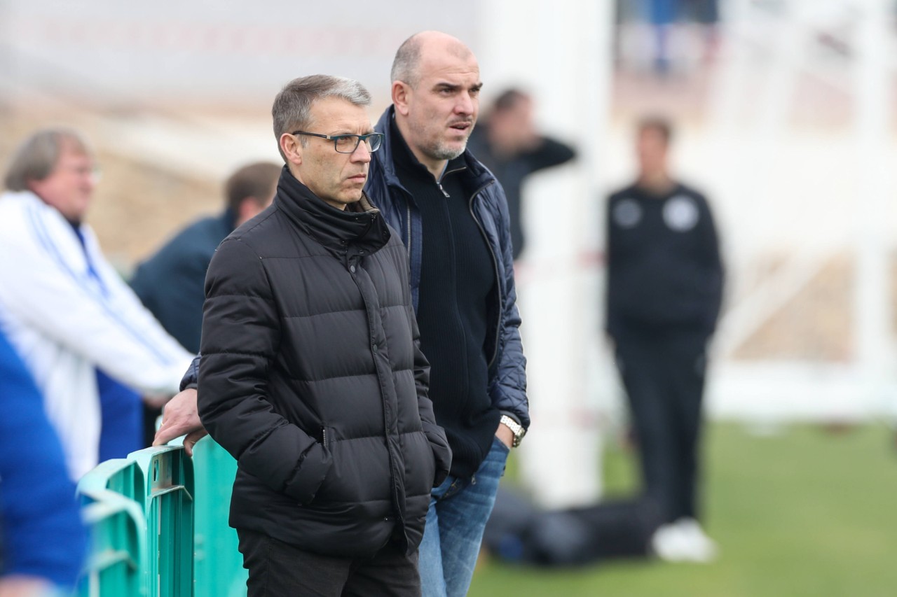 Knäbel (l.) und Matthias Schober führen Gespräche mit möglichen Neuzugängen für den FC Schalke 04. 