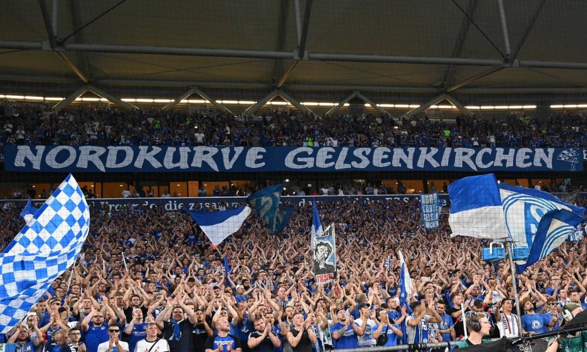 FC Schalke 04-Nordkurve.jpg