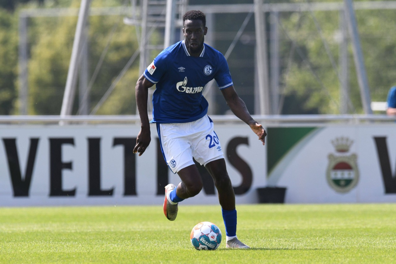 Wann Salif Sané wieder für den FC Schalke 04 auf dem Platz stehen wird, ist noch unklar.