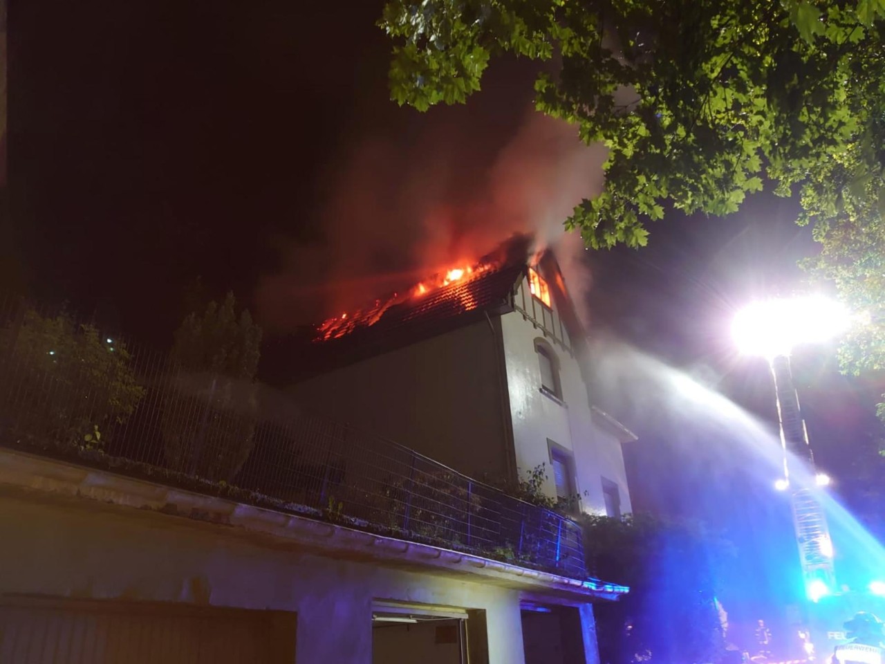 In Schalksmühle im Sauerland musste die Feuerwehr wegen des starken Gewitters eingreifen.