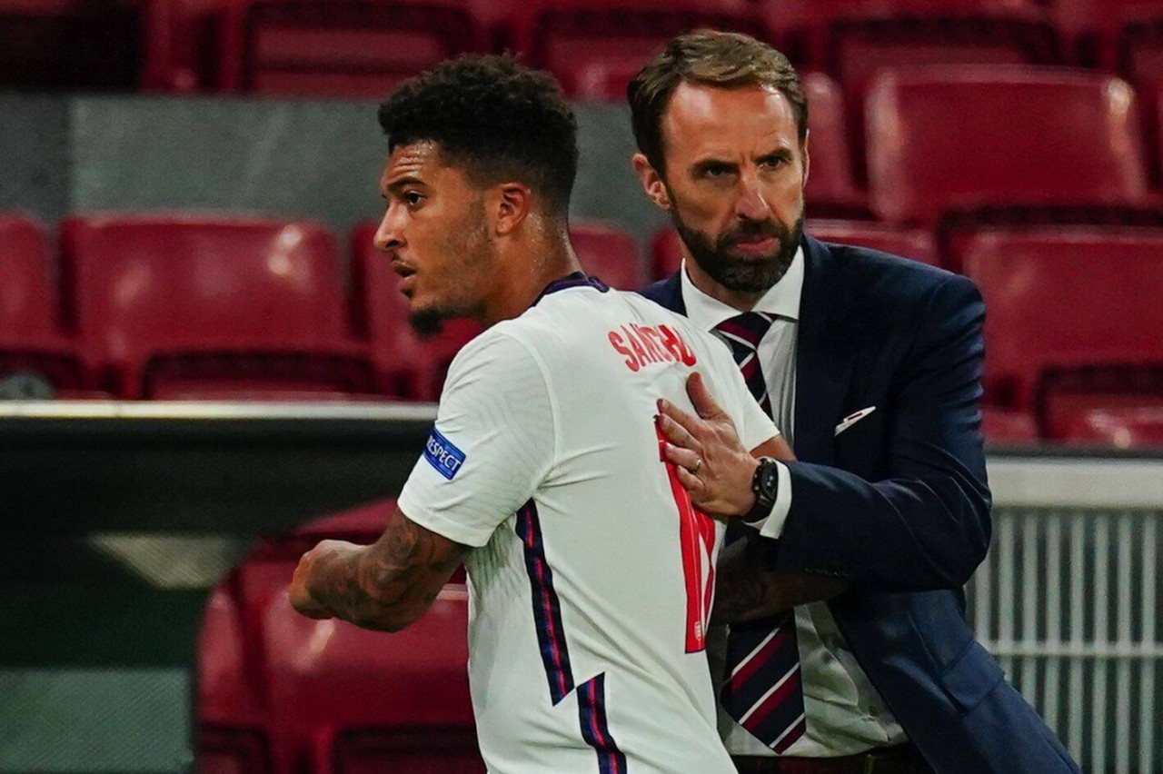 Gareth Southgate (rechts) erwartet mehr von Jadon Sancho (links).