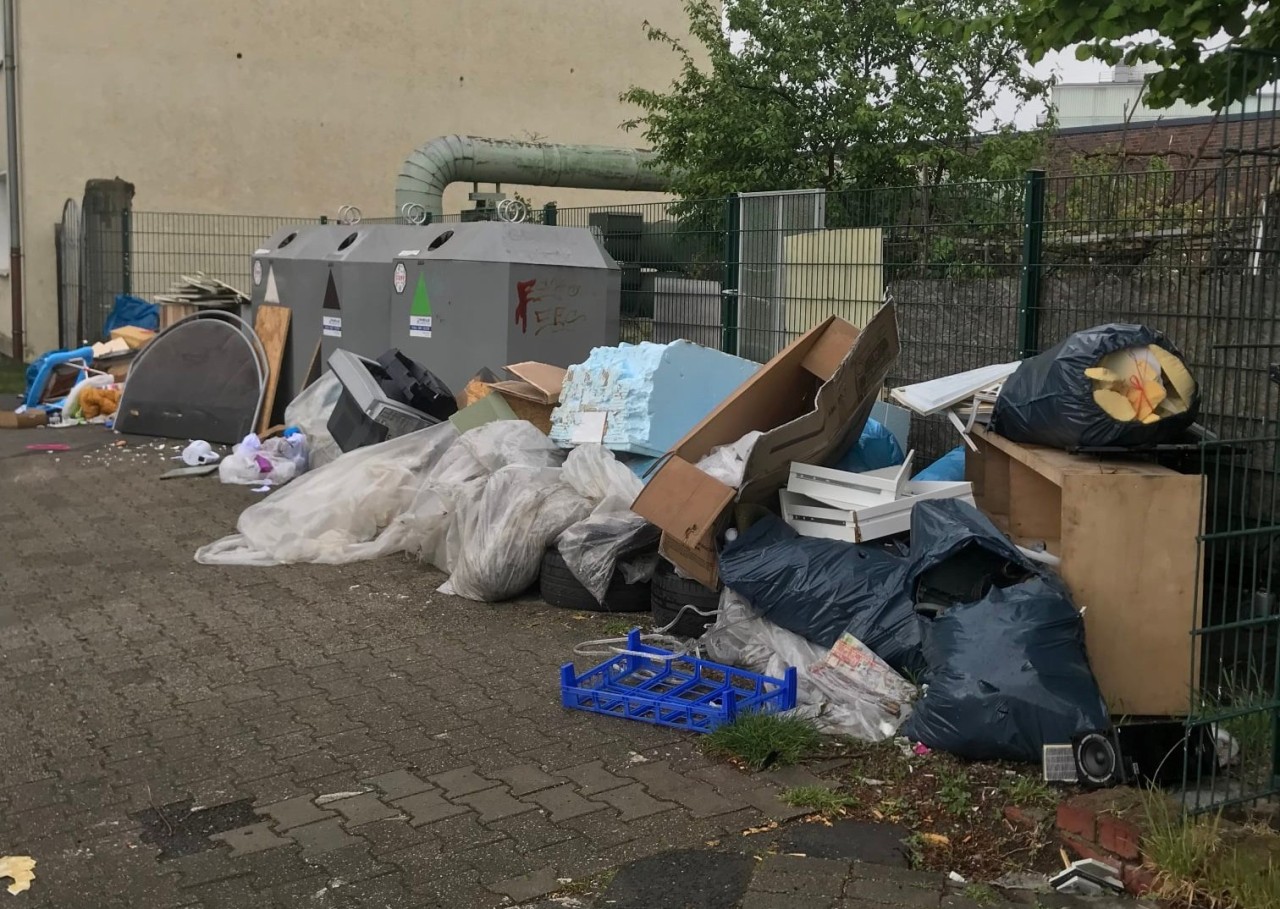 So soll es in Krystian Kowols Quartier ausgesehen haben – Berge von Müll sind Anwohnern ein Dorn im Auge.