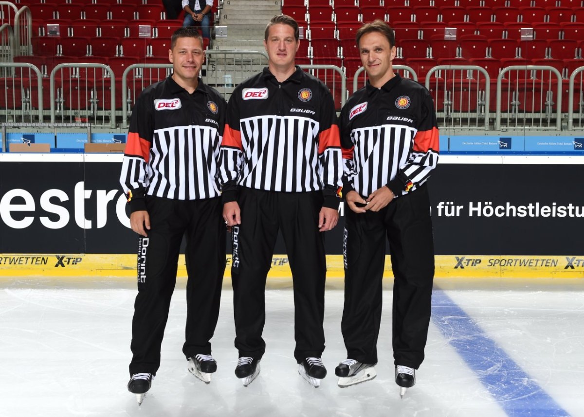 Gordon Schukies  EISHOCKEY SCHIEDSRICHTER.jpg