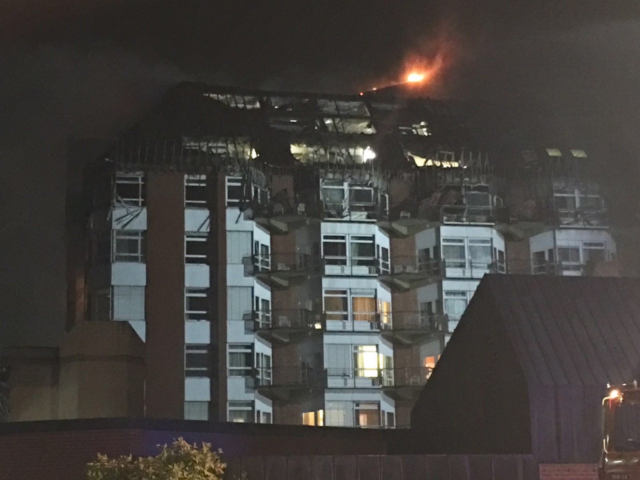 Um 6 Uhr morgens schlugen die Flammen hoch aus dem Dach der Uniklinik.