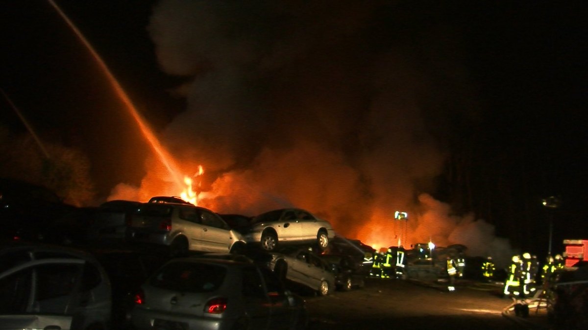 Großbrand Recklinghausen Schrottplatz.jpg