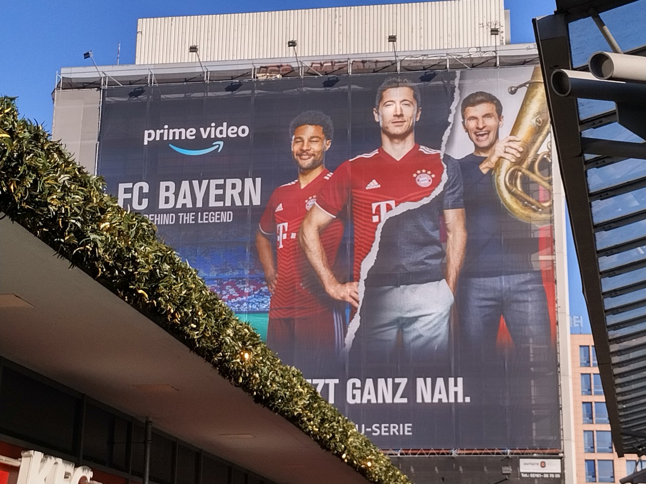 Dieses Werbebanner am Dortmunder Hauptbahnhof sorgt für Ärger bei den Stadtbewohnern.