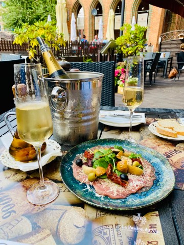 In der Weinbar CityWine kann man schlemmen und genießen.
