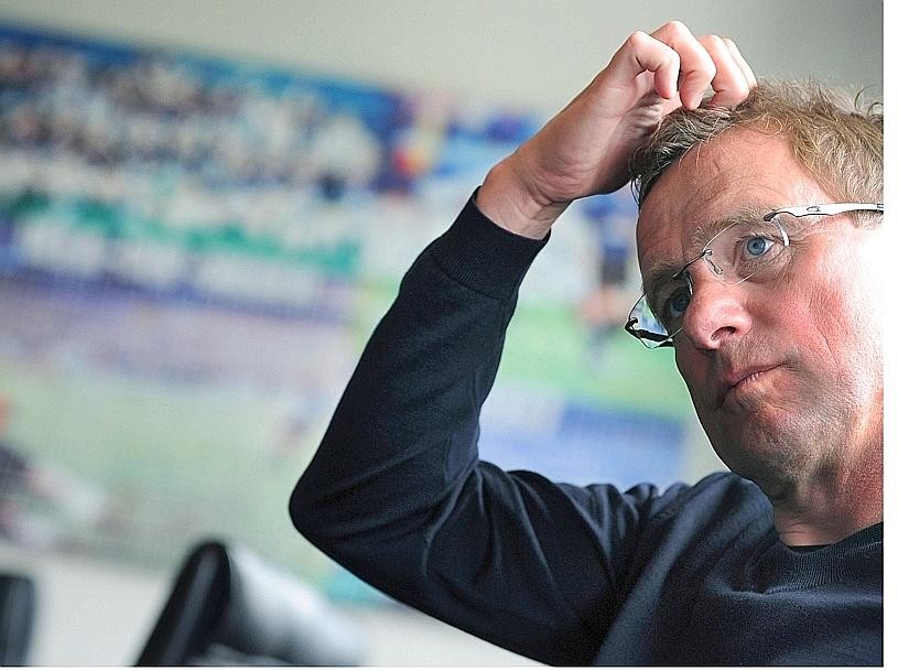 Ralf Rangnick hofft auf einen Verbleib von Jefferson Farfan. (Foto: Martin Möller / WAZ FotoPool)