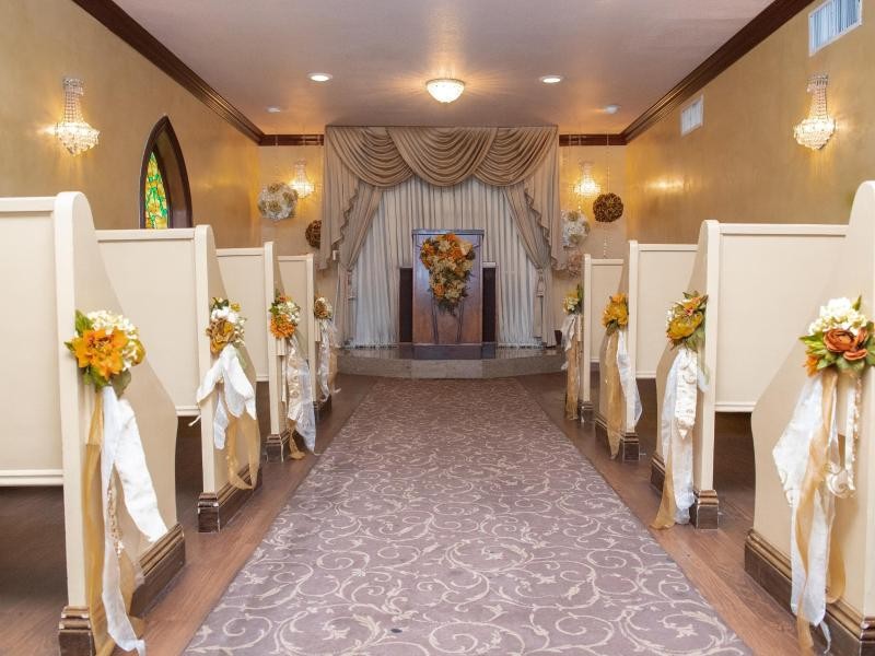 Kaum Tageslicht, dezente Farben: Die Graceland Wedding Chapel ist im Inneren eher zweckmäßig als prächtig.